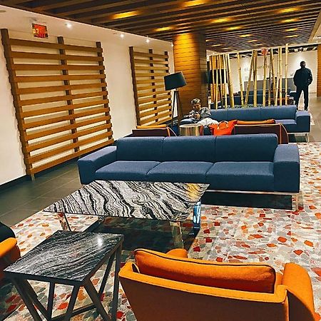 Luxurious Condo In The Center Of Downtown トロント エクステリア 写真