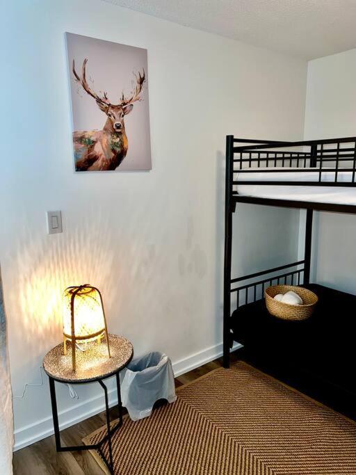 Luxurious Condo In The Center Of Downtown トロント エクステリア 写真
