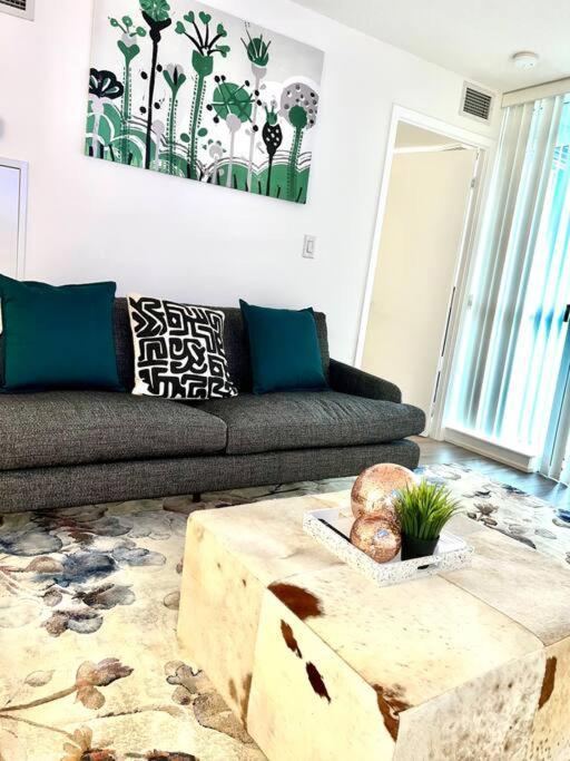 Luxurious Condo In The Center Of Downtown トロント エクステリア 写真