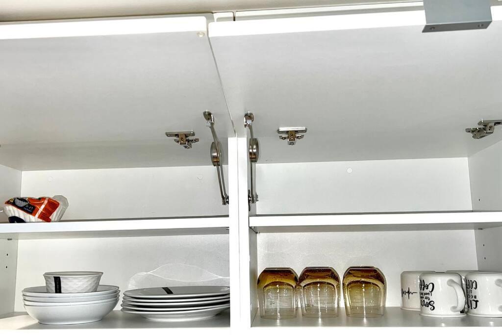 Luxurious Condo In The Center Of Downtown トロント エクステリア 写真